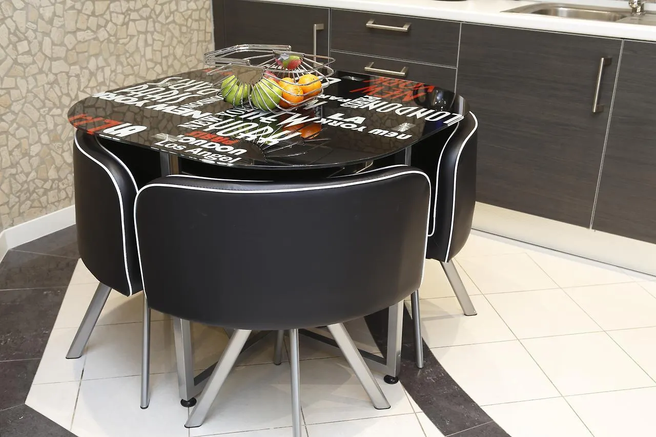 The Queen Luxury Apartments - Villa Cortina Luxembourg 0*,  Luxembourg