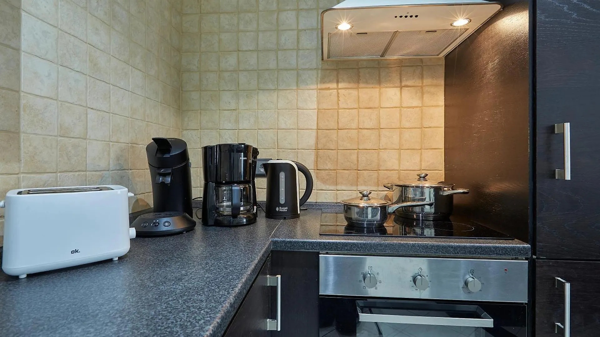 The Queen Luxury Apartments - Villa Cortina Luxembourg 0*,  Luxembourg